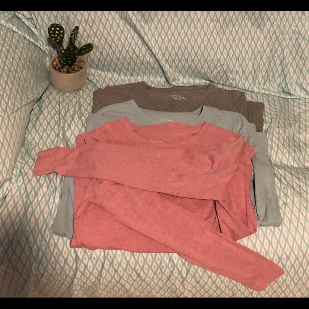 Set of long sleeve tees